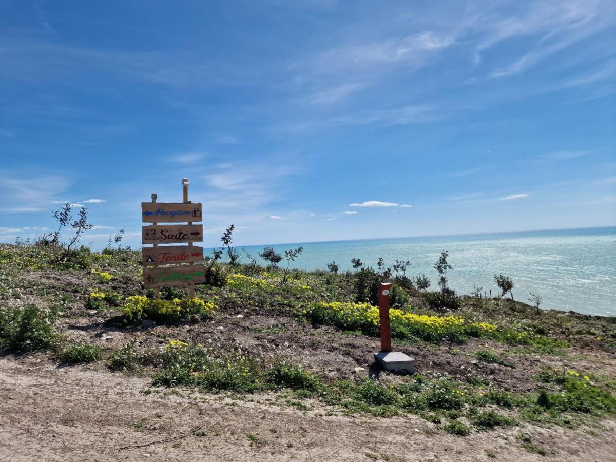 Tendu' Punta Bianca Glamping Camp ปัลมา ดิ มอนเตเคียโร ภายนอก รูปภาพ