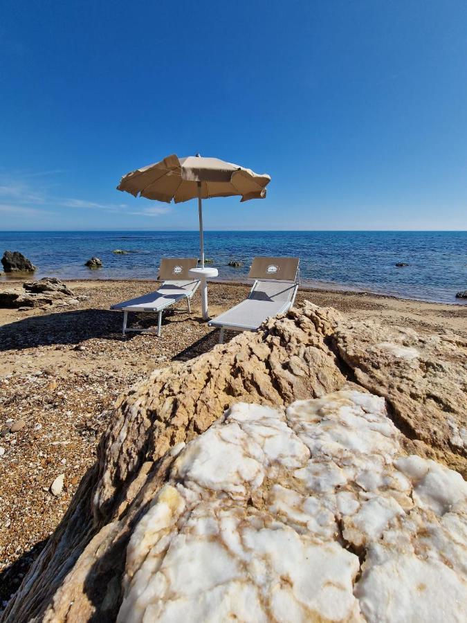 Tendu' Punta Bianca Glamping Camp ปัลมา ดิ มอนเตเคียโร ภายนอก รูปภาพ