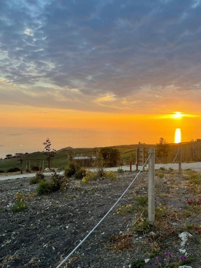 Tendu' Punta Bianca Glamping Camp ปัลมา ดิ มอนเตเคียโร ภายนอก รูปภาพ