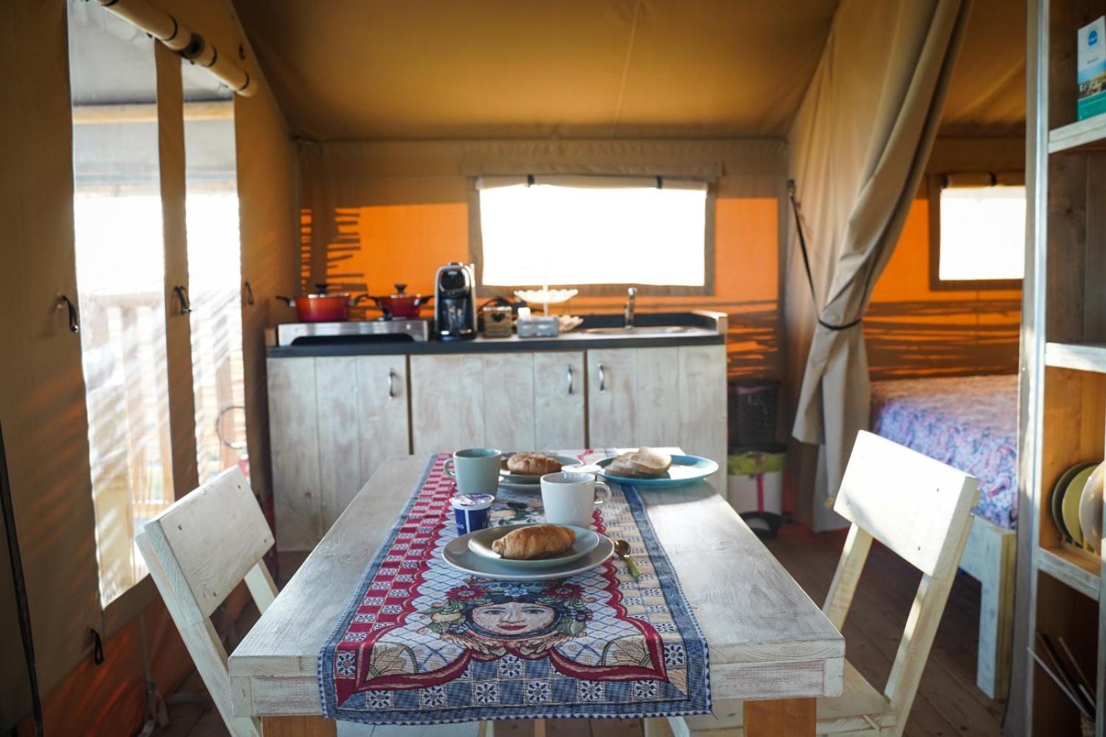 Tendu' Punta Bianca Glamping Camp ปัลมา ดิ มอนเตเคียโร ภายนอก รูปภาพ